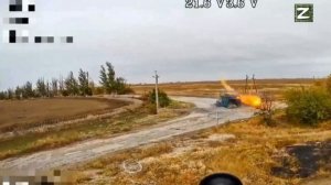 Кадры попытки добивания брошенной БМП M2A2 Bradley ODS-SA операторами российских FPV-дронов.