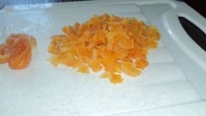 Курица с курагой