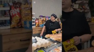 Приехали в кафе🥰