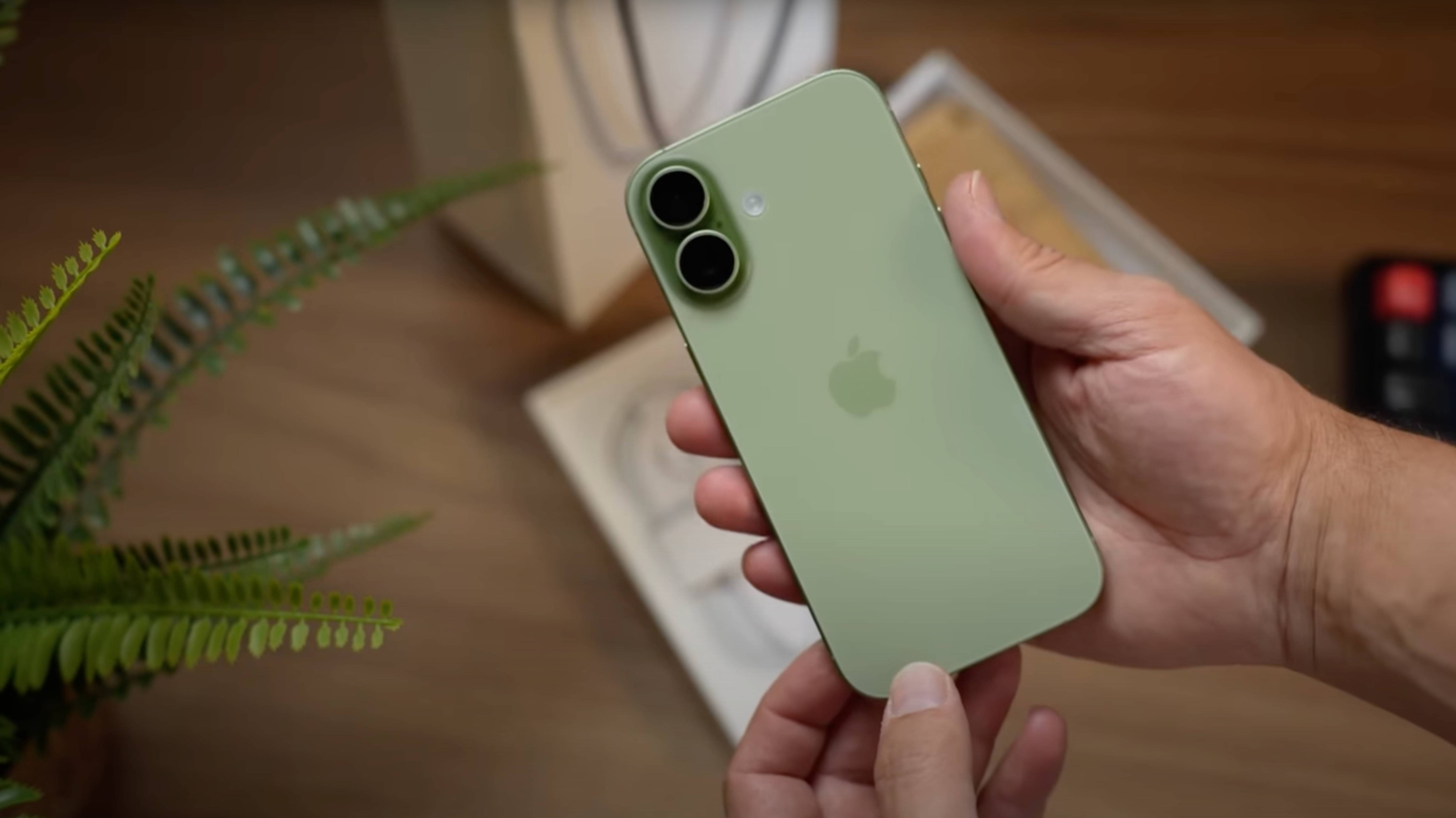 Распаковка IPhone 17 и первые впечатления!