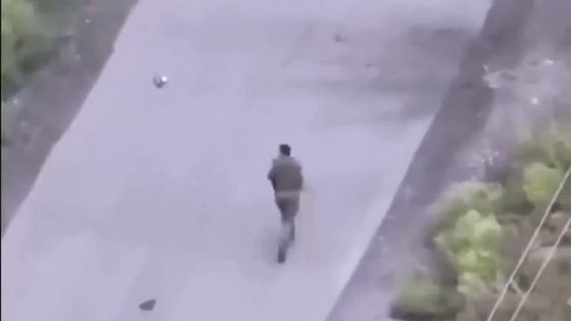 Лучшее из архивов СВО
Наш раненый боец поймал дрон хохлов руками смотреть онлайн