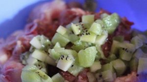 Курица с киви в духовке