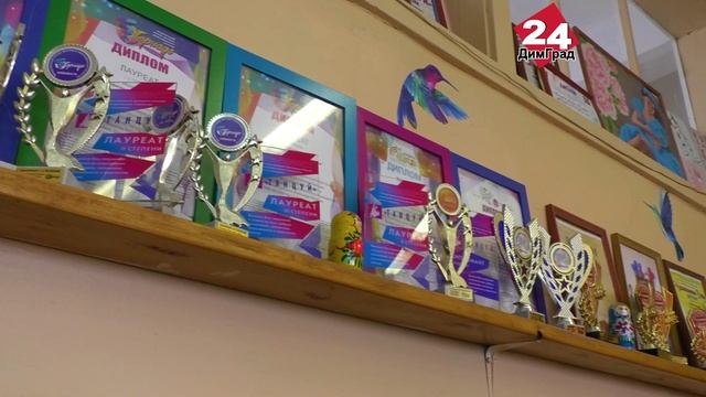 «С днем учителя, милые дамы. Господа, с днем учителя, вас» смотреть онлайн