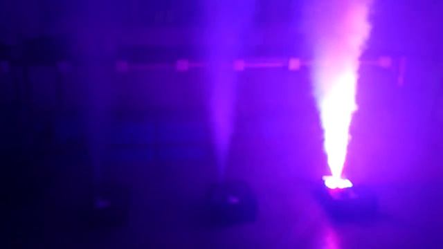 Дым машина с вертикальным выбросом и LED подсветкой смотреть онлайн