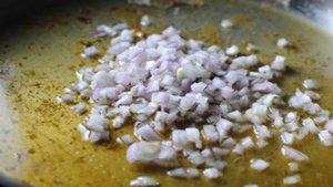 Курица с корочкой на сковороде