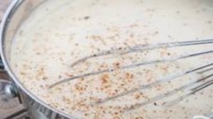 Мясо по-французски с соусом бешамель