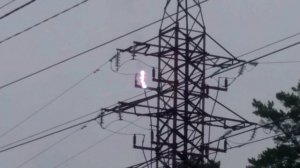 Электрическая дуга на опоре⚡