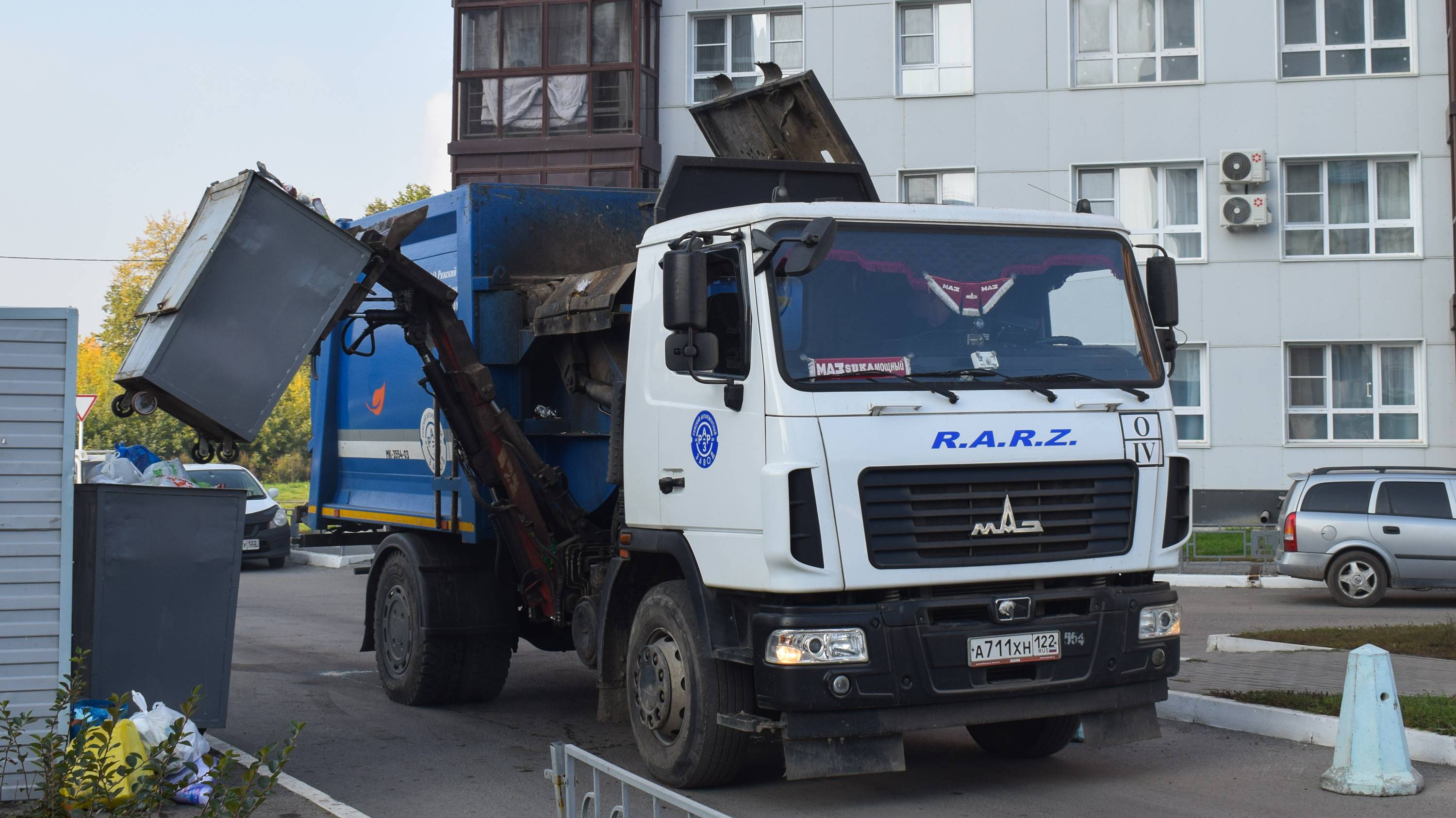 Мусоровоз МК-3554-03 на шасси МАЗ-534025 (А 711 ХН 122)  / Garbage truck MAZ.