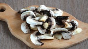 Курица с грибами в сметанном соусе