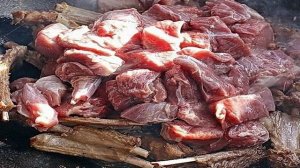 Козлятина с яблоками и черносливом