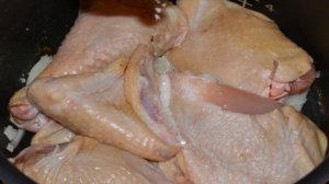 Курица с луком в мультиварке