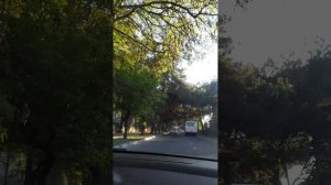 Еду по городу домой с видом на море 03 10 2025