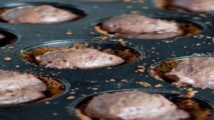 Капкейки с шоколадным кремом и ванильной глазурью