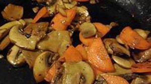 Курица с грибами в горшочках