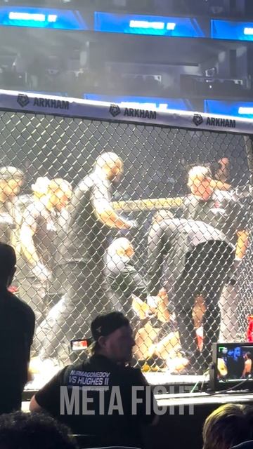 СУРОВЫЙ ЛАКИПАНЧ! Тяжелое поражение Магомедова в бою с Петтисом