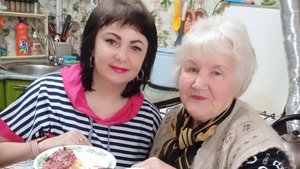 ВСТРЕЧА С СОСЕДКОЙ, ИСПЕКЛА ХЛЕБУШЕК , ОБРЕЗАЛА ЛУК НА ЗИМУ