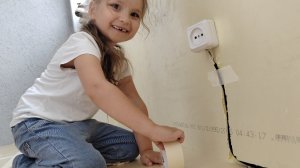 Ремонт балкона с помощницей)