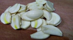 Капуста маринованная с чесноком и свеклой