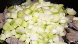 Мясо с кабачками и картофелем