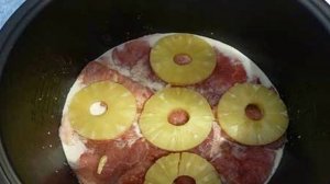 Мясо с ананасами в мультиварке
