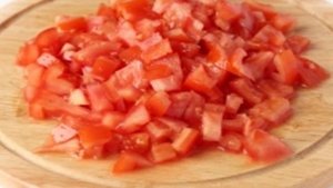 Крабовый салат с помидорами