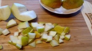 Крамбл с грушами, фундуком и шоколадом