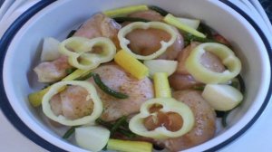 Курица с овощами на пару