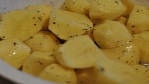 Курица с овощами в рукаве