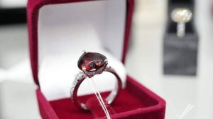 Психолог объяснила связь характера человека и выбора украшений