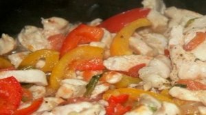 Курица с овощами в сметанном соусе