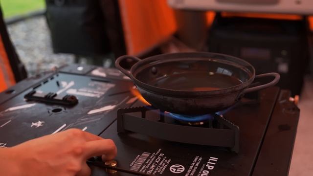 ОТДЫХ НА ПРИРОДЕ ПОД ПРОЛИВНЫМ ДОЖДЕМ В УЮТНОЙ НАДУВНОЙ ПАЛАТКЕ смотреть онлайн