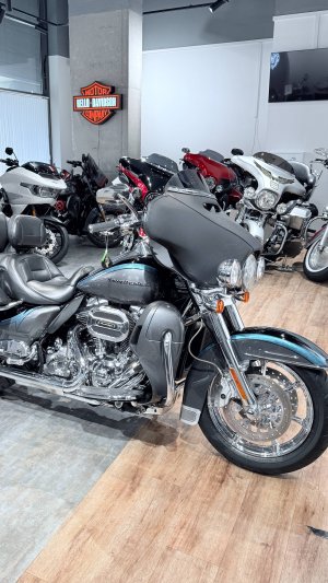 2015 HD CVO Electra Glide Limited 33K