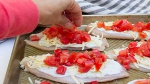 Курица с помидорами и сыром в духовке