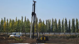 Экскаватор ЭО-5111Б с копровой установкой. Забивка сваи.