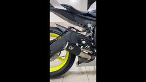 Yamaha R6 с глушителем LeoVince LV Corsa Black
