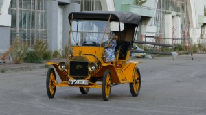 Езда на легковой машине Ford T 1910 года выпуска, выставка "Моторы Войны", 6 сентября 2025