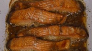 Красная рыба под сметанно-сырным соусом