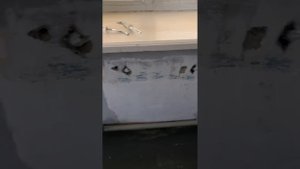 Очисти старые откосы. (Clean the old slopes.)
