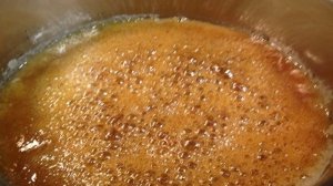 Крамбл со взбитыми сливками и соленой карамелью