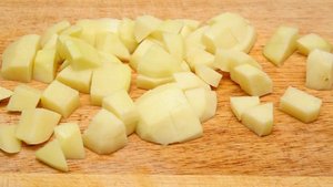 Курица с овощами в горшочке