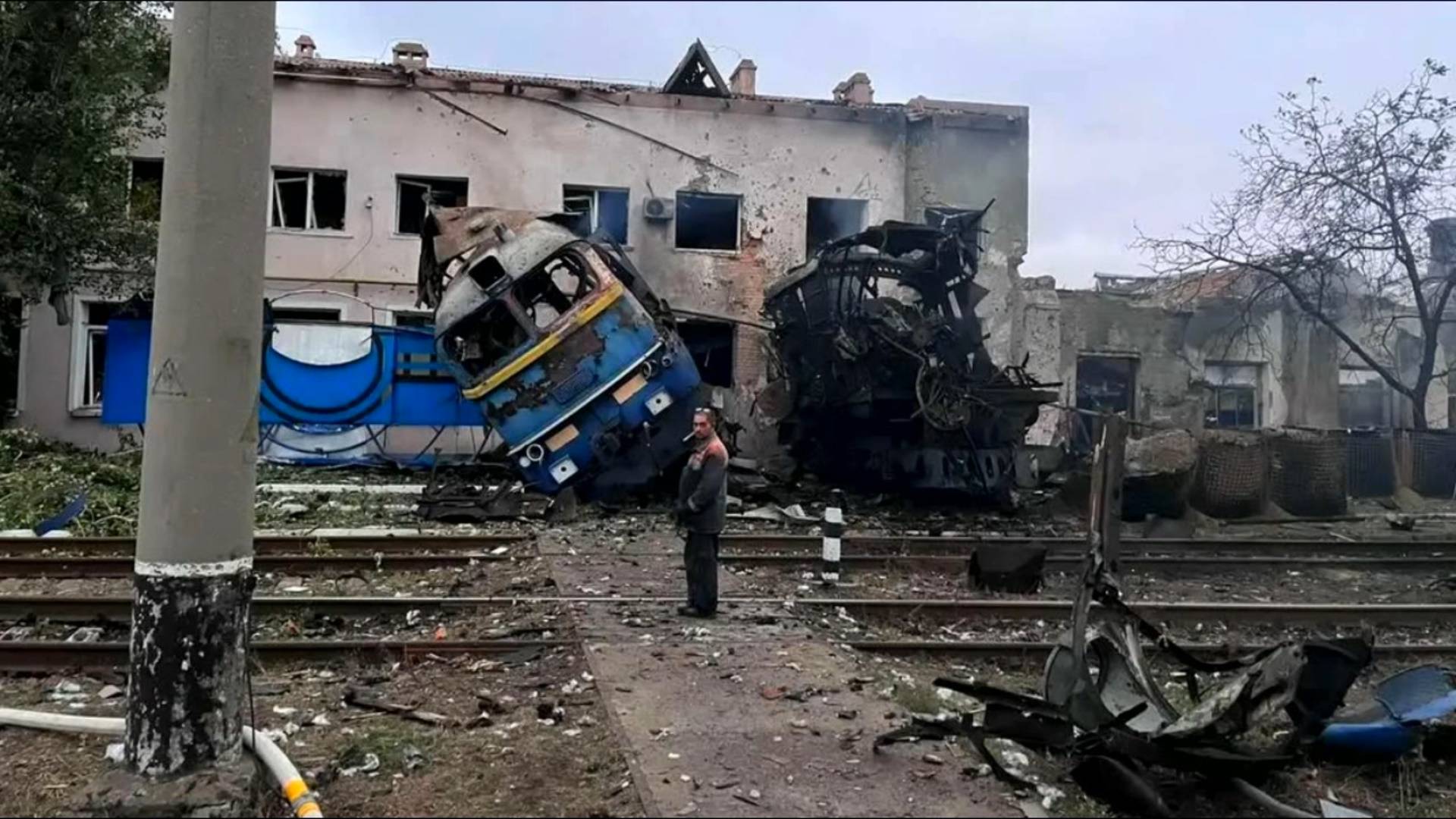 Депо «Укрзализныци» в Одессе после удара реактивных «Гераней»