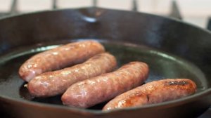 Колбаски на сковороде