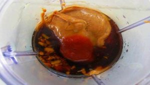 Курица с рисовой лапшой и овощами