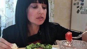 МУКБАНГ/ПЮРЭ С КОЛБАСОЙ/САЛАТ