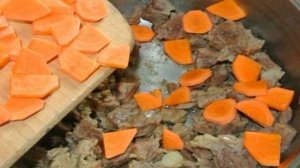 Мясо с морковью