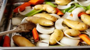 Курица с овощами под соусом