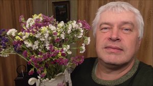 У меня букет цветов. Последний концерт в городском парке в 2025 году. Видео про танцы