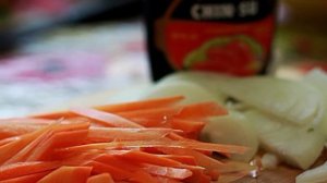 Мясо с грибами на сковороде