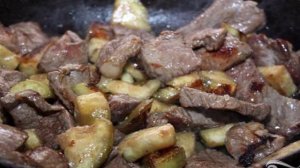 Мясо с баклажанами