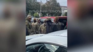 На Украине мужчина ранил ножом полицейского во время облавы на призывников
